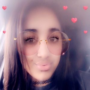 Meet your Posher, Lacey